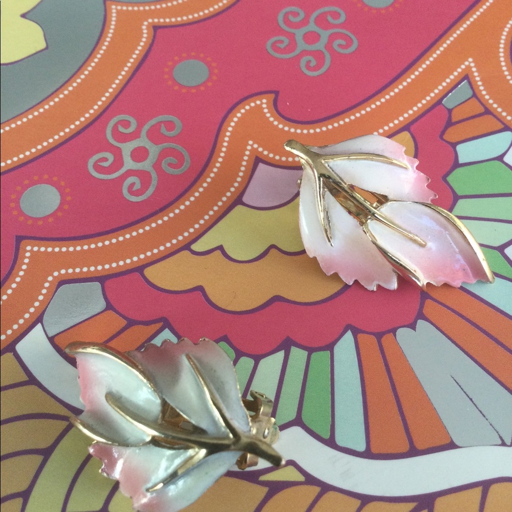Vintage Clip-On Leaf Earrings - Picture 6 of 7